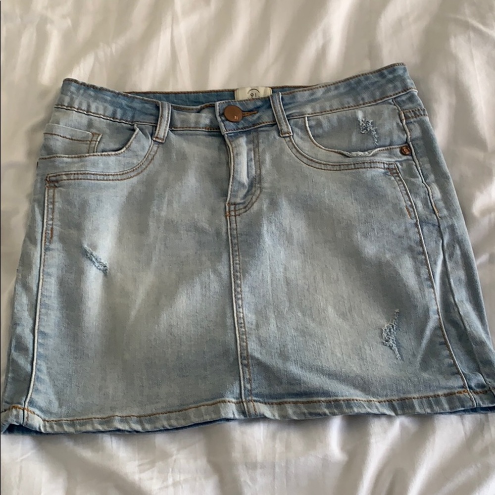 Stretchy mini skirt